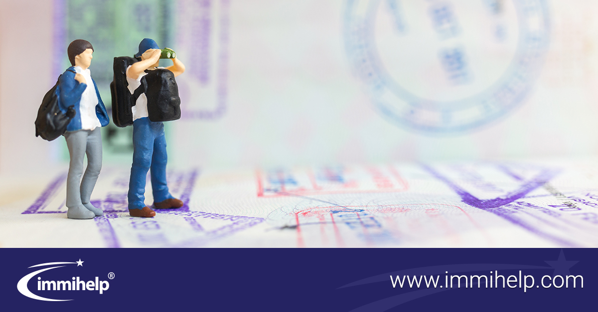 Revisando el sello del visado de visitante Immihelp