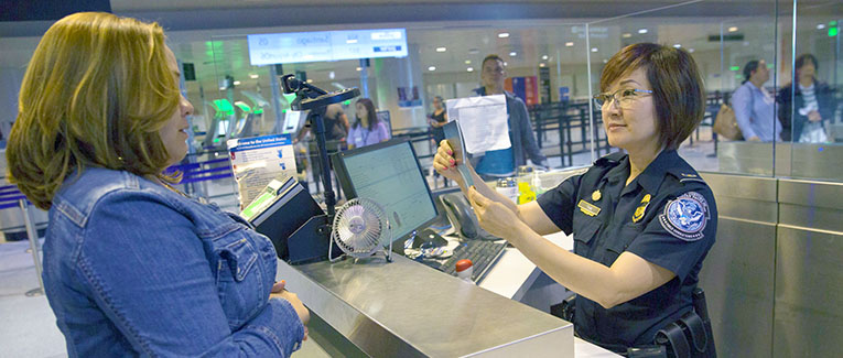 Procedimientos en el puerto de entrada para visitantes a EEUU